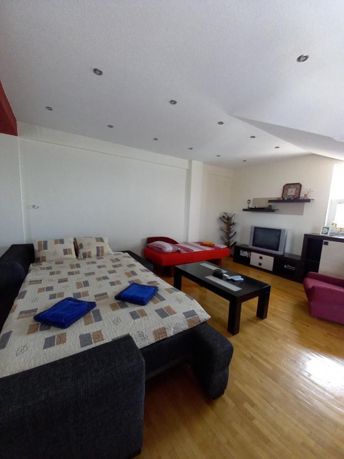 Ps Apartments - Peshtani Pestani Luaran gambar