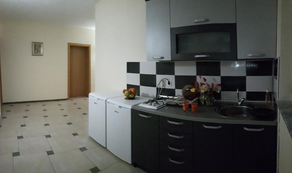 Ps Apartments - Peshtani Pestani Luaran gambar