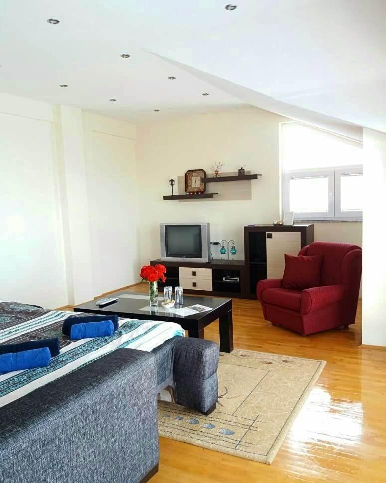 Ps Apartments - Peshtani Pestani Luaran gambar
